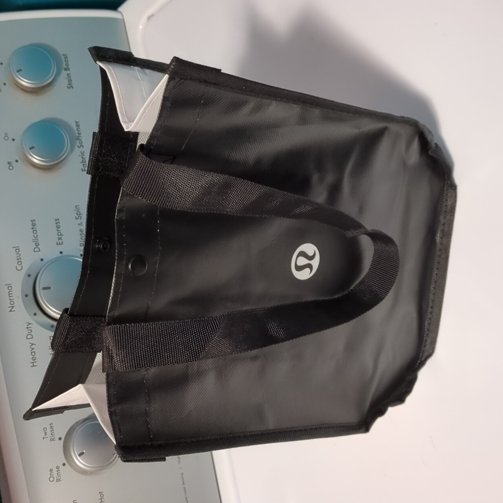 FREE WITH PURCHASE Lululemon shopping bag - Picture 6 of 8